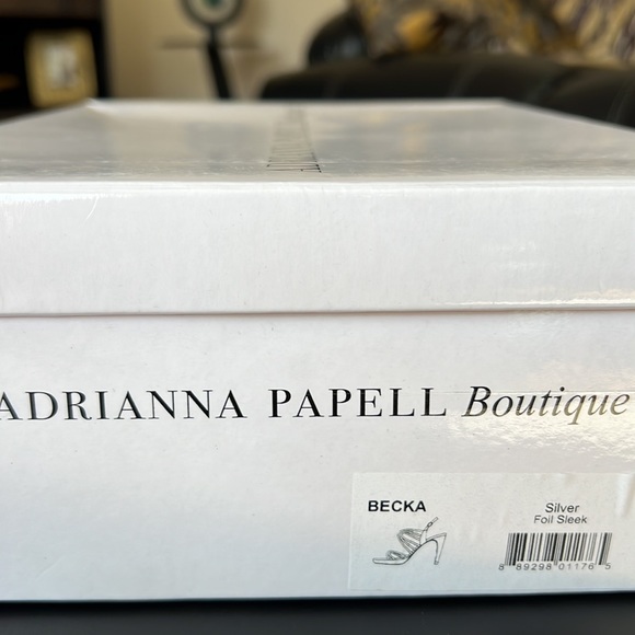 EUC Adrianna Papell Boutique Beck’s  Dress Strappy Sandals Silver Foil size 8